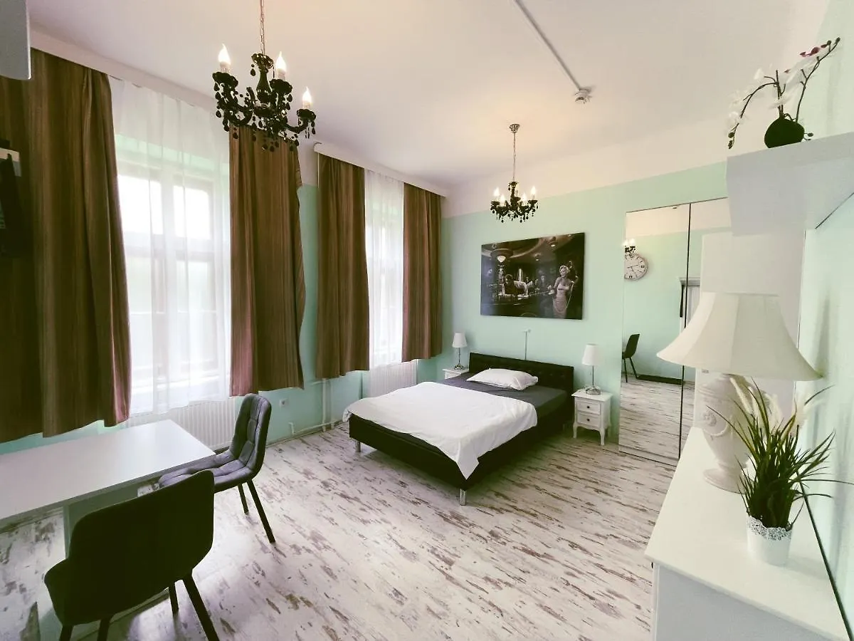 Hotel California Вена Австрия