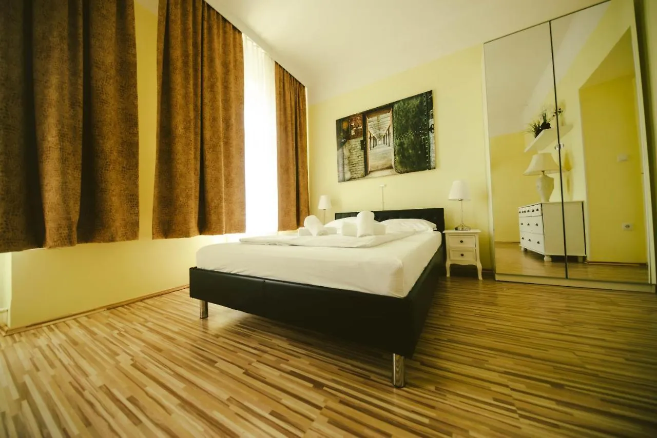 Hotel California Вена Австрия