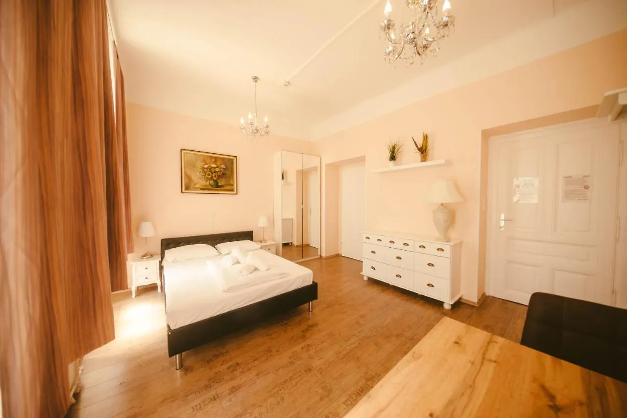 Hotel California Вена Австрия